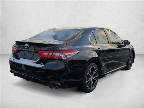 Certified 2018 Toyota Camry SE image 5