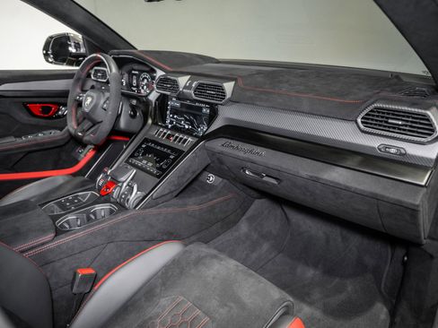 Used 2024 Lamborghini Urus Performante AWD/4WD image 25