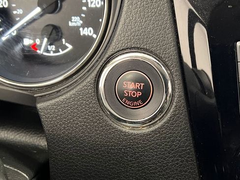 Used 2017 Nissan Rogue SL image 48