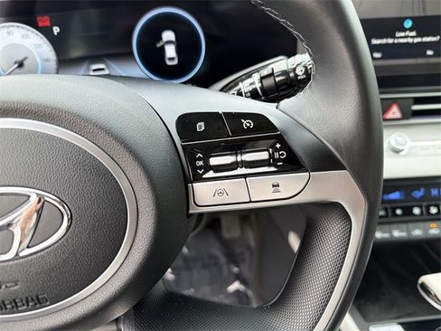 Certified 2022 Hyundai Elantra Limited image 25