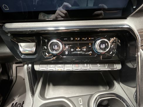 Used 2024 GMC Sierra 2500 AT4 w/ AT4 Premium Plus Package image 12