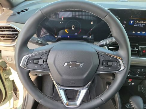 Used 2025 Chevrolet TrailBlazer ACTIV w/ Driver Confidence Package image 21