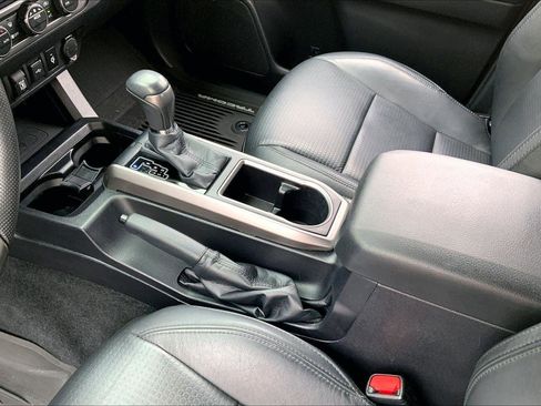 Used 2021 Toyota Tacoma Limited image 16