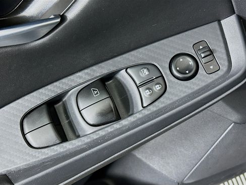 Used 2025 Nissan Sentra SV image 15