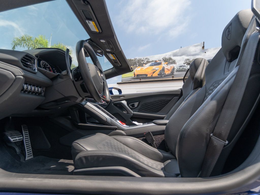 Used 2023 Lamborghini Huracan EVO RWD image 6