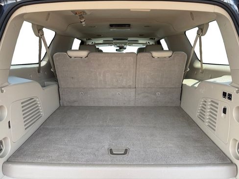 Used 2019 Cadillac Escalade ESV Luxury AWD/4WD image 17