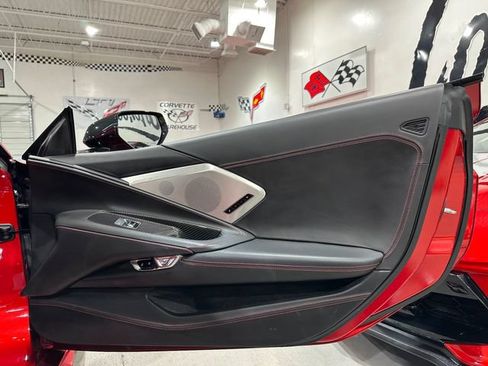 Used 2022 Chevrolet Corvette Stingray Premium Conv w/ Z51 Performance Package RWD image 17