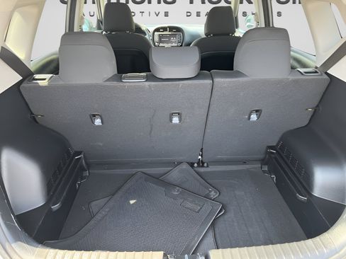Used 2025 Kia Soul LX w/ LX Technology Package FWD image 14