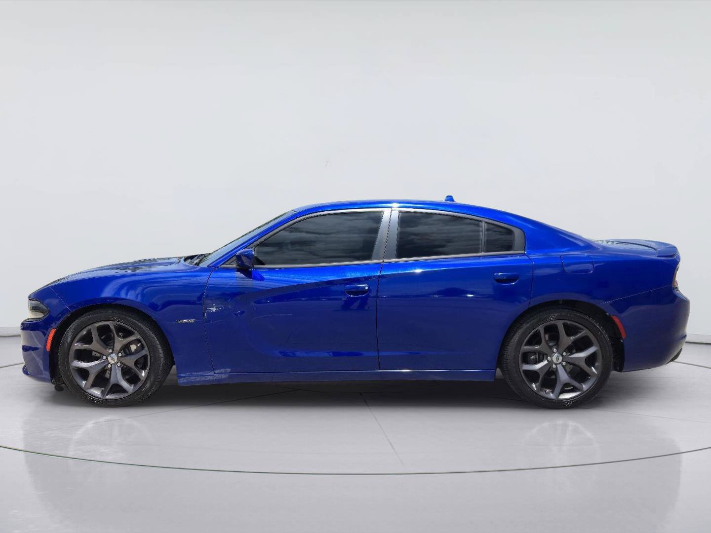 Used 2018 Dodge Charger R/T w/ Plus Group RWD image 2
