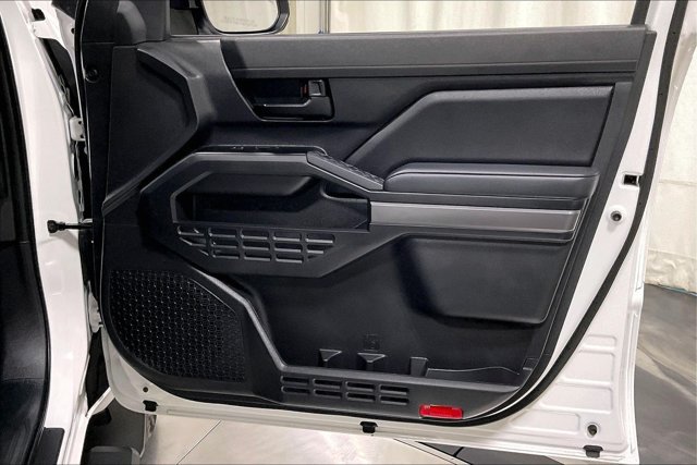 Certified 2025 Toyota Tacoma SR5 AWD/4WD image 25