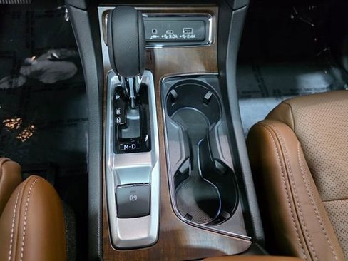 Certified 2025 Subaru Ascent Touring AWD/4WD image 22