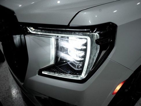 Used 2024 GMC Yukon Denali Ultimate AWD/4WD image 8