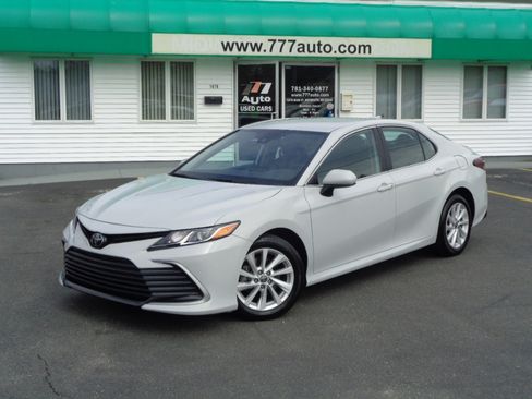 Used 2022 Toyota Camry LE image 1