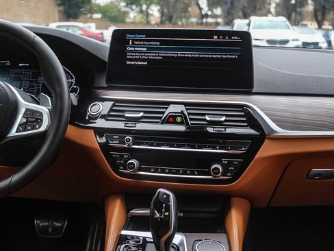 Used 2022 BMW 530e w/ Premium Package image 13