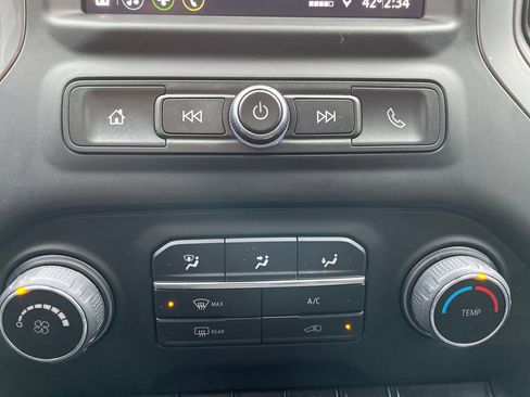 Used 2022 Chevrolet Silverado 2500 Custom w/ Custom Value Package image 20