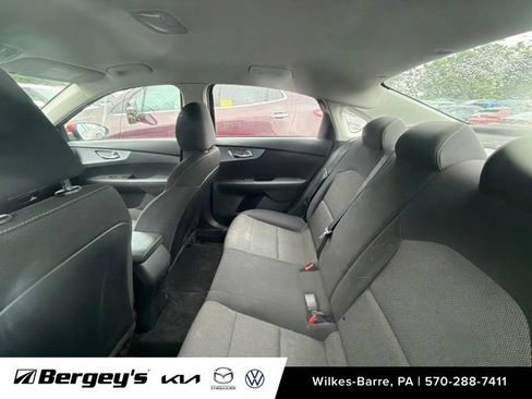 Used 2022 Kia Forte LXS FWD image 14