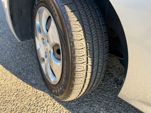 Used 2009 Kia Spectra LX image 28