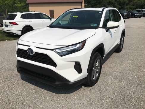 Used 2022 Toyota RAV4 XLE w/ Convenience Package AWD/4WD image 4
