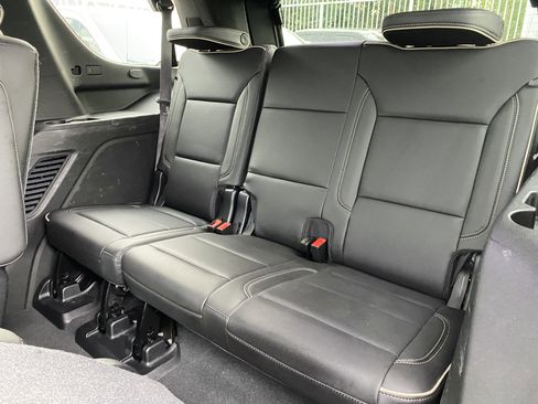 Used 2021 GMC Yukon SLT w/ SLT Luxury Plus Package image 16