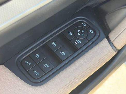 Used 2024 Porsche Cayenne Coupe AWD/4WD image 20