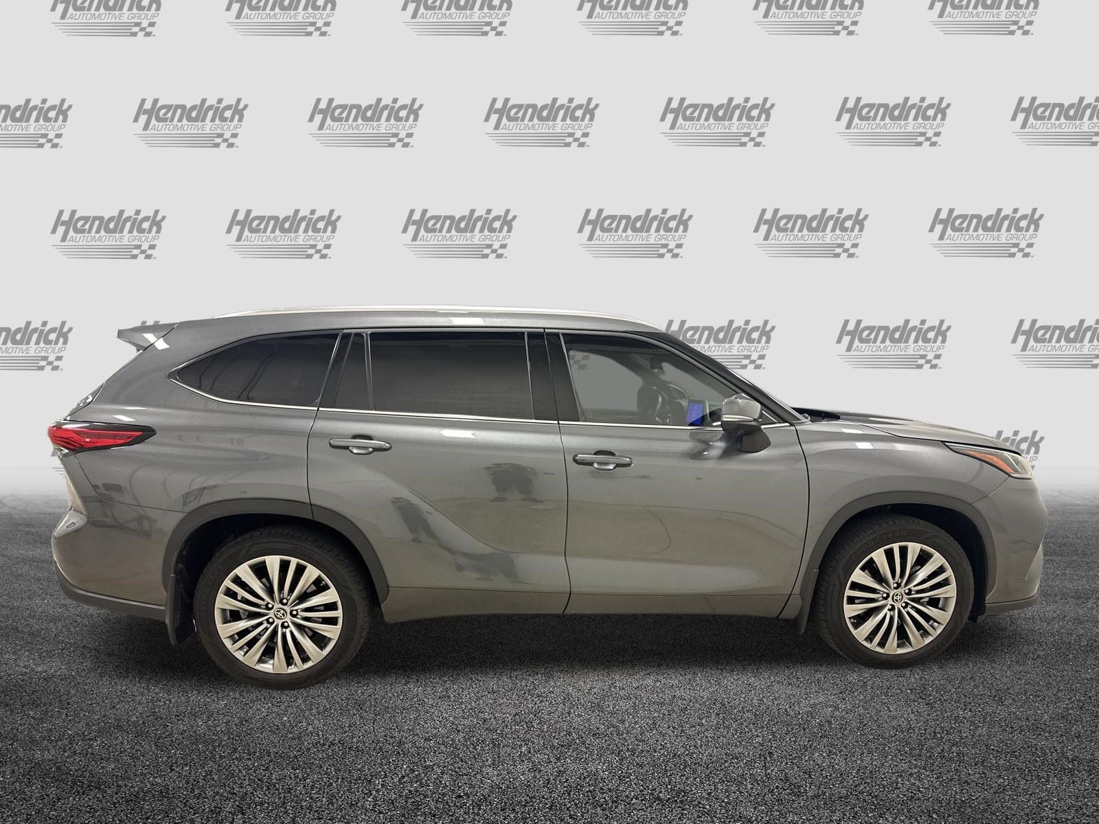 Used 2023 Toyota Highlander Platinum AWD/4WD image 11
