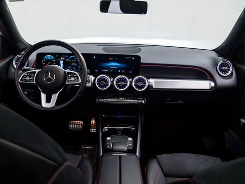 Used 2022 Mercedes-Benz GLB 250 4MATIC image 9