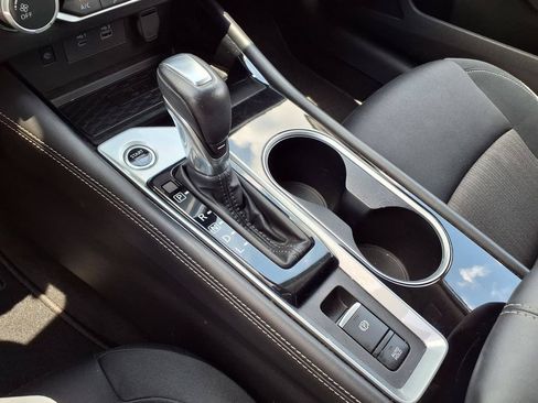 Used 2024 Nissan Altima 2.5 SV w/ SV Premium Package FWD image 25