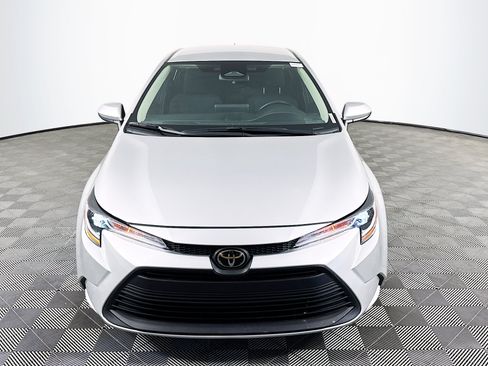 Used 2025 Toyota Corolla LE FWD image 2