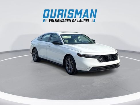 Used 2023 Honda Accord EX image 2