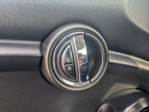 Used 2021 MINI Cooper 2-Door Hardtop FWD image 13