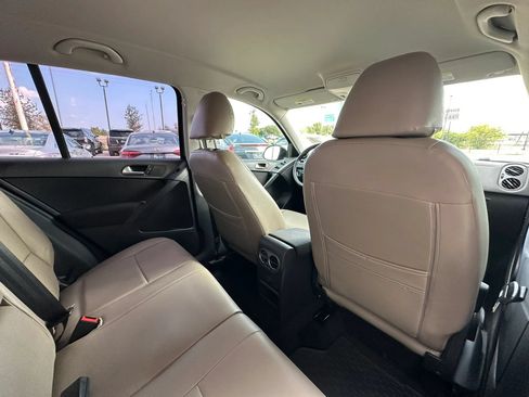 Used 2018 Volkswagen Tiguan Limited w/ Premium Package FWD image 18