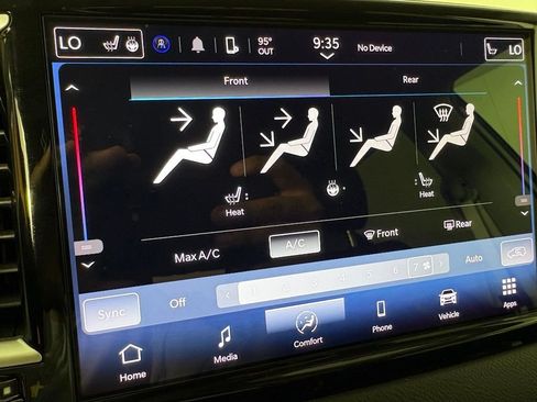 Used 2024 Chrysler Pacifica Touring-L FWD image 29
