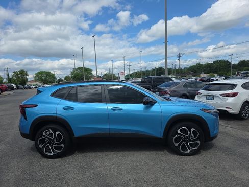Used 2025 Chevrolet Trax RS w/ Driver Confidence Package FWD image 3