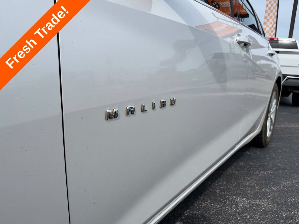 Used 2016 Chevrolet Malibu LT w/ Leather Package FWD image 6