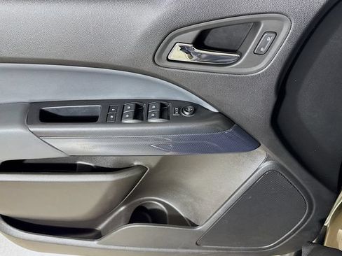 Used 2021 Chevrolet Colorado Z71 RWD image 16