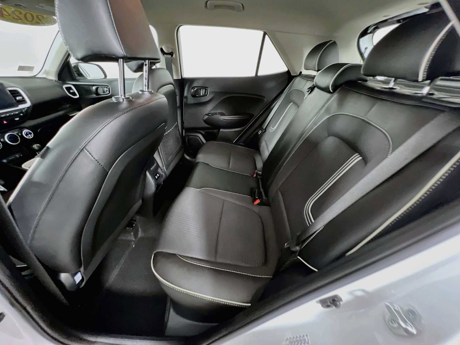 Certified 2024 Hyundai Venue Limited FWD image 24