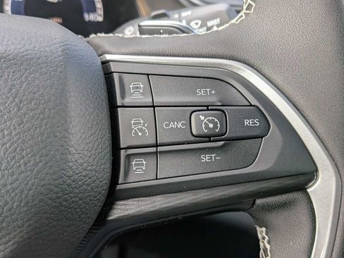Used 2025 Jeep Grand Cherokee Laredo X w/ Luxury Tech Group I AWD/4WD image 35