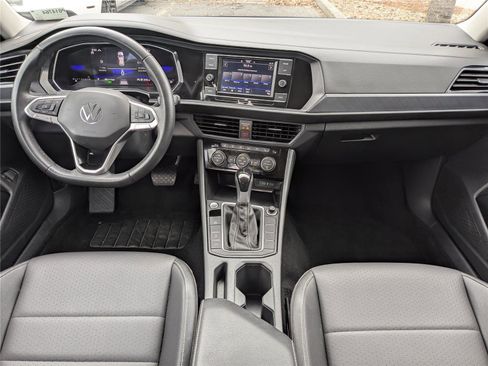 Used 2024 Volkswagen Jetta SE image 14