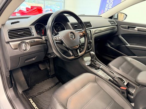 Used 2018 Volkswagen Passat 2.0T SE image 16