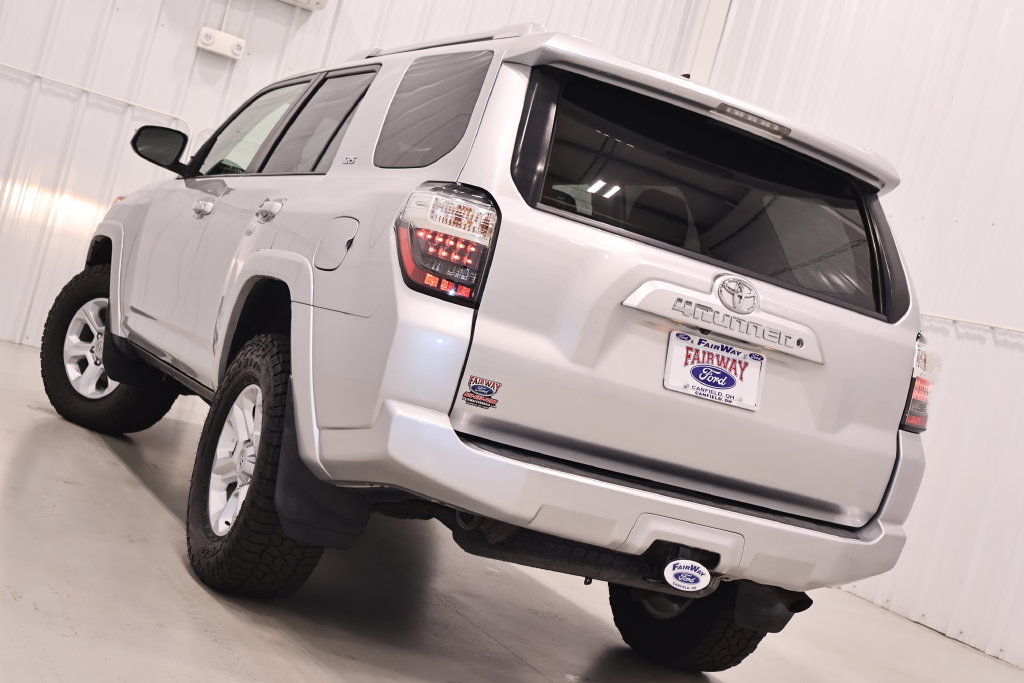Used 2016 Toyota 4Runner SR5 AWD/4WD image 33