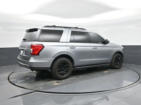 Certified 2023 Ford Expedition XLT image 9