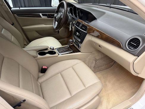 Used 2013 Mercedes-Benz C 250 Sedan image 22