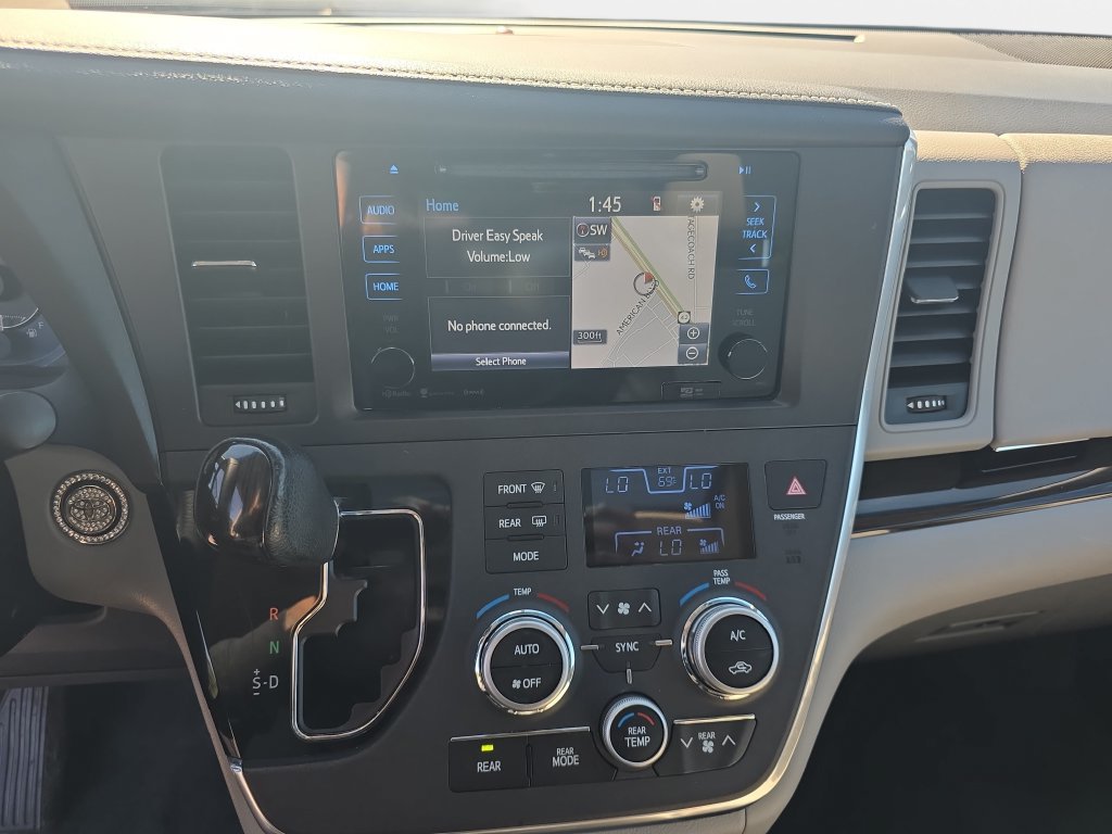 Used 2017 Toyota Sienna XLE Premium w/ Protection Package FWD image 21
