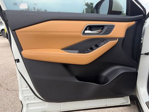 Used 2022 Nissan Rogue Platinum w/ Head-Up Display Package image 21