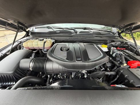 Used 2025 RAM 1500 Laramie w/ Night Edition image 35