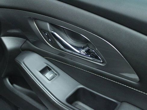 Used 2023 Chevrolet Traverse Premier image 9