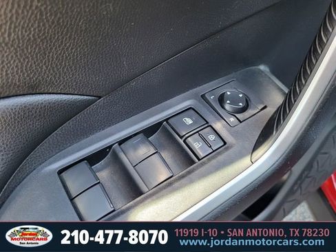 Used 2019 Toyota RAV4 LE FWD image 18