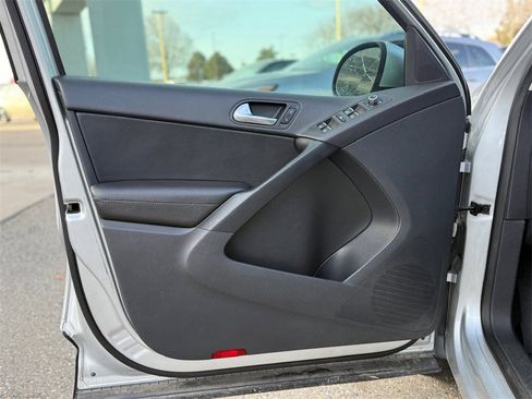 Used 2012 Volkswagen Tiguan S image 10