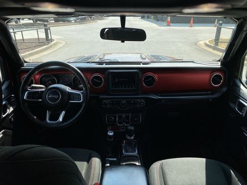 Used 2021 Jeep Gladiator Rubicon w/ Cold Weather Group image 18