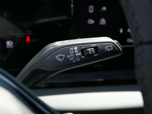 Used 2025 Audi Q6 e-tron Premium image 15